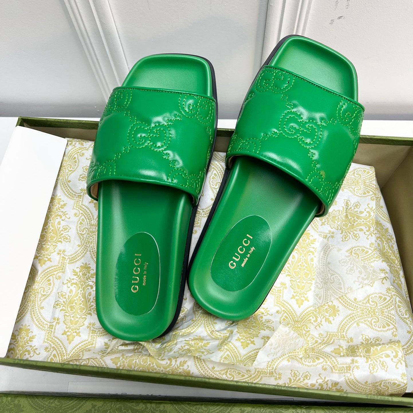 trendy embossed flat slippers