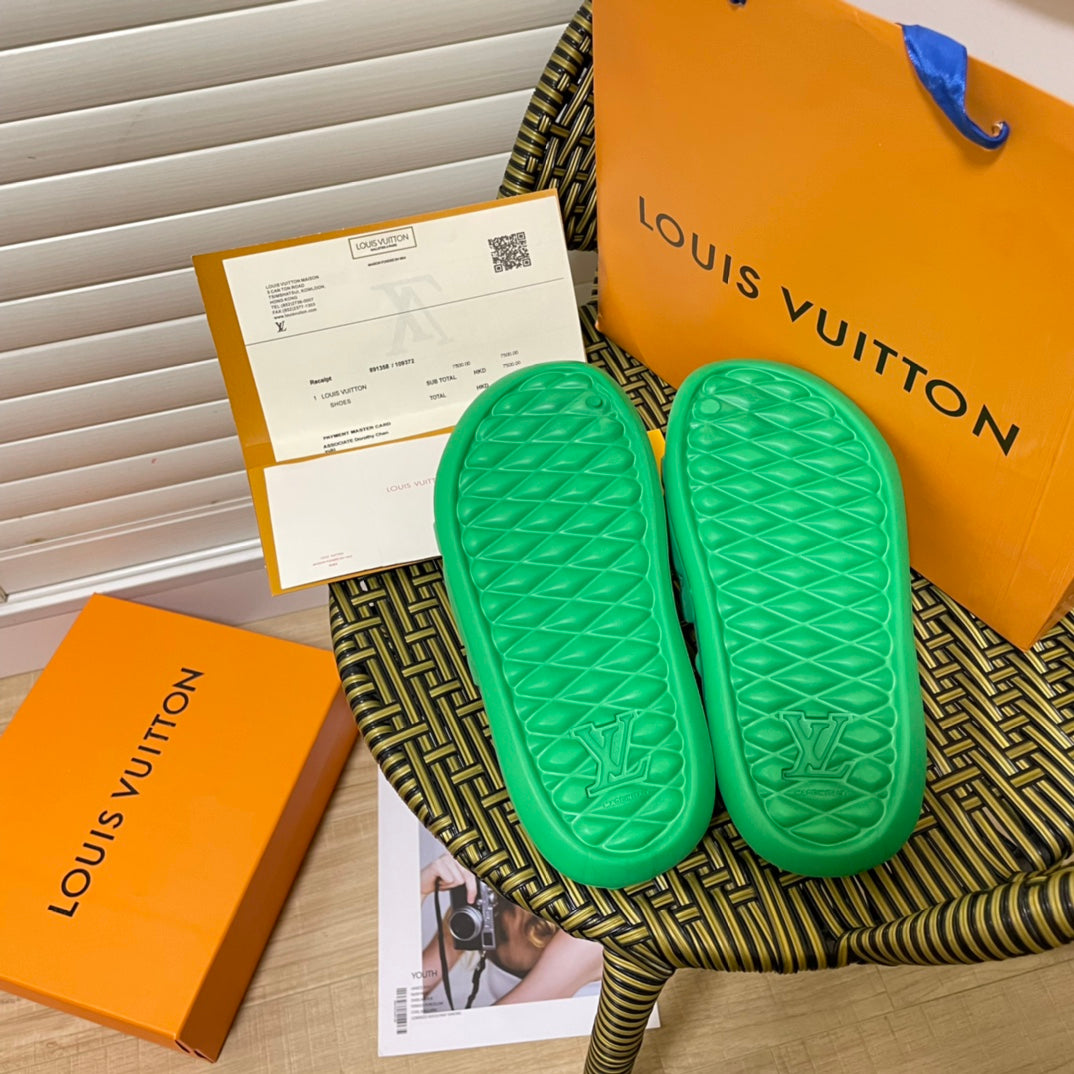 fashion embossed couple slippers fashion embossed couple slippers