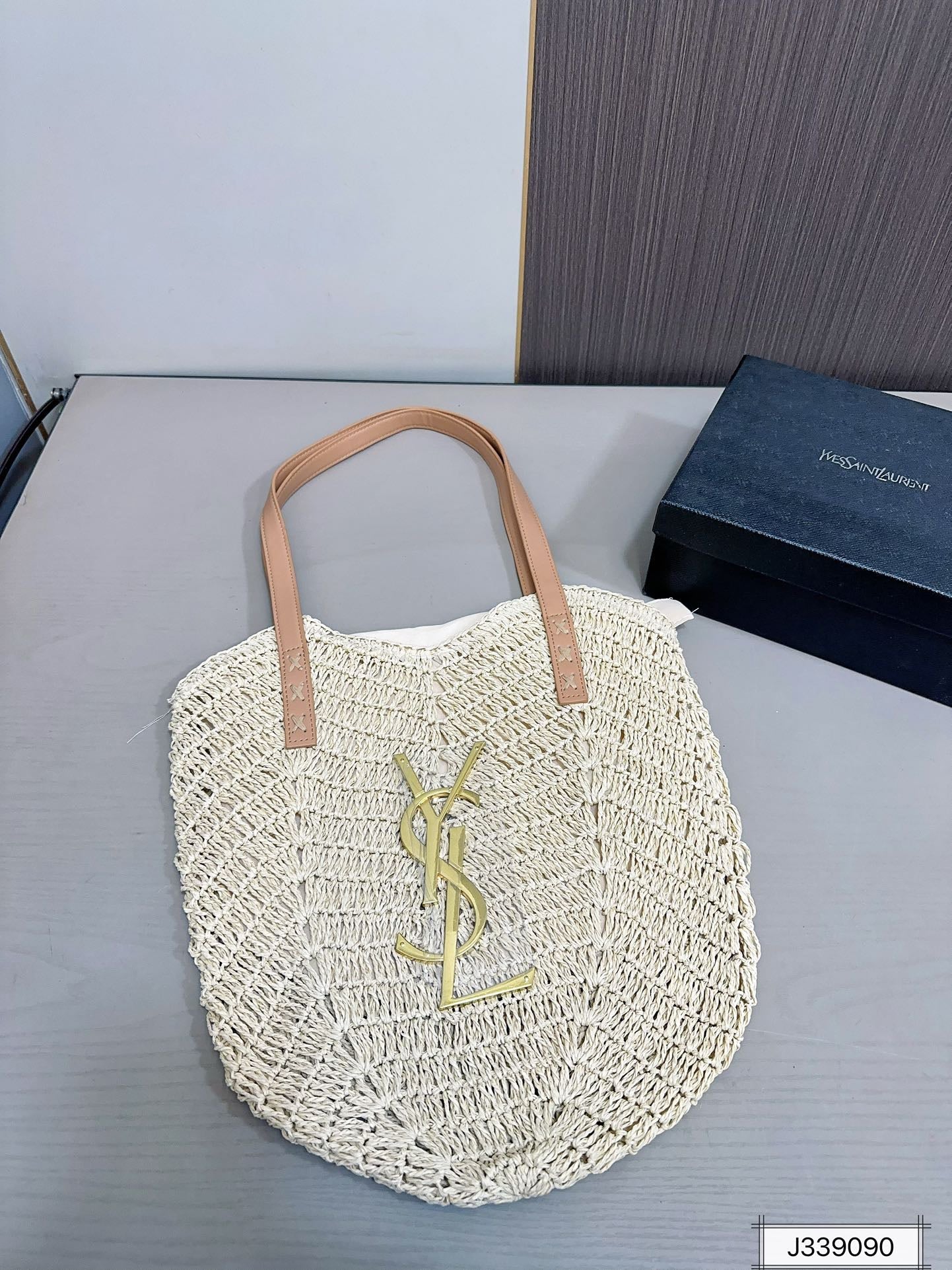 yves saint laurent (ysl)louis vuitton (lv) saint laurent vacation casual raffia woven tote bag 35x32cm yves saint laurent (ysl)louis vuitton (lv) saint laurent vacation casual raffia woven tote bag 35x32cm