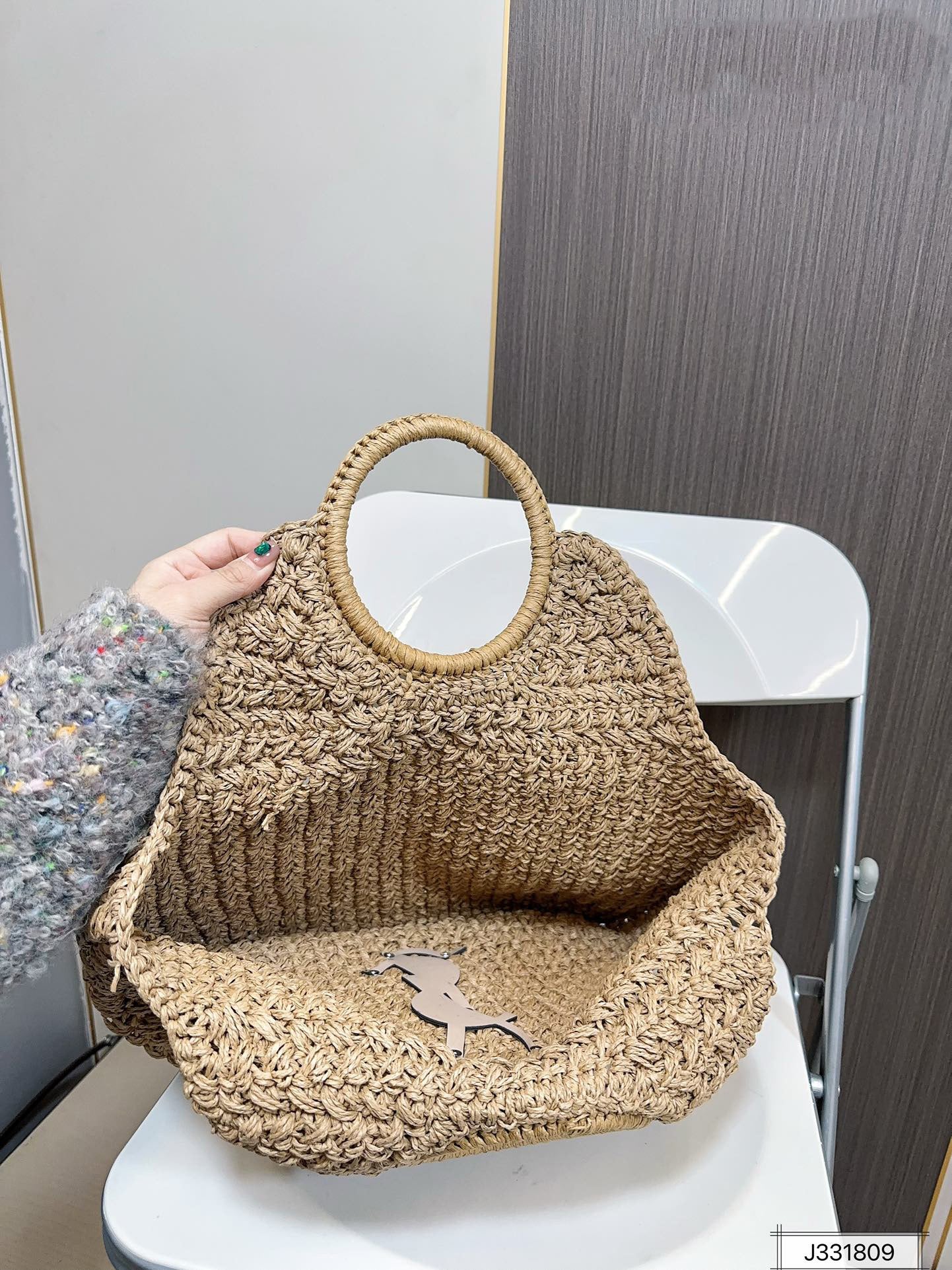 yves saint laurent (ysl)louis vuitton (lv) saint laurent summer raffia tote bag 41x37cm yves saint laurent (ysl)louis vuitton (lv) saint laurent summer raffia tote bag 41x37cm