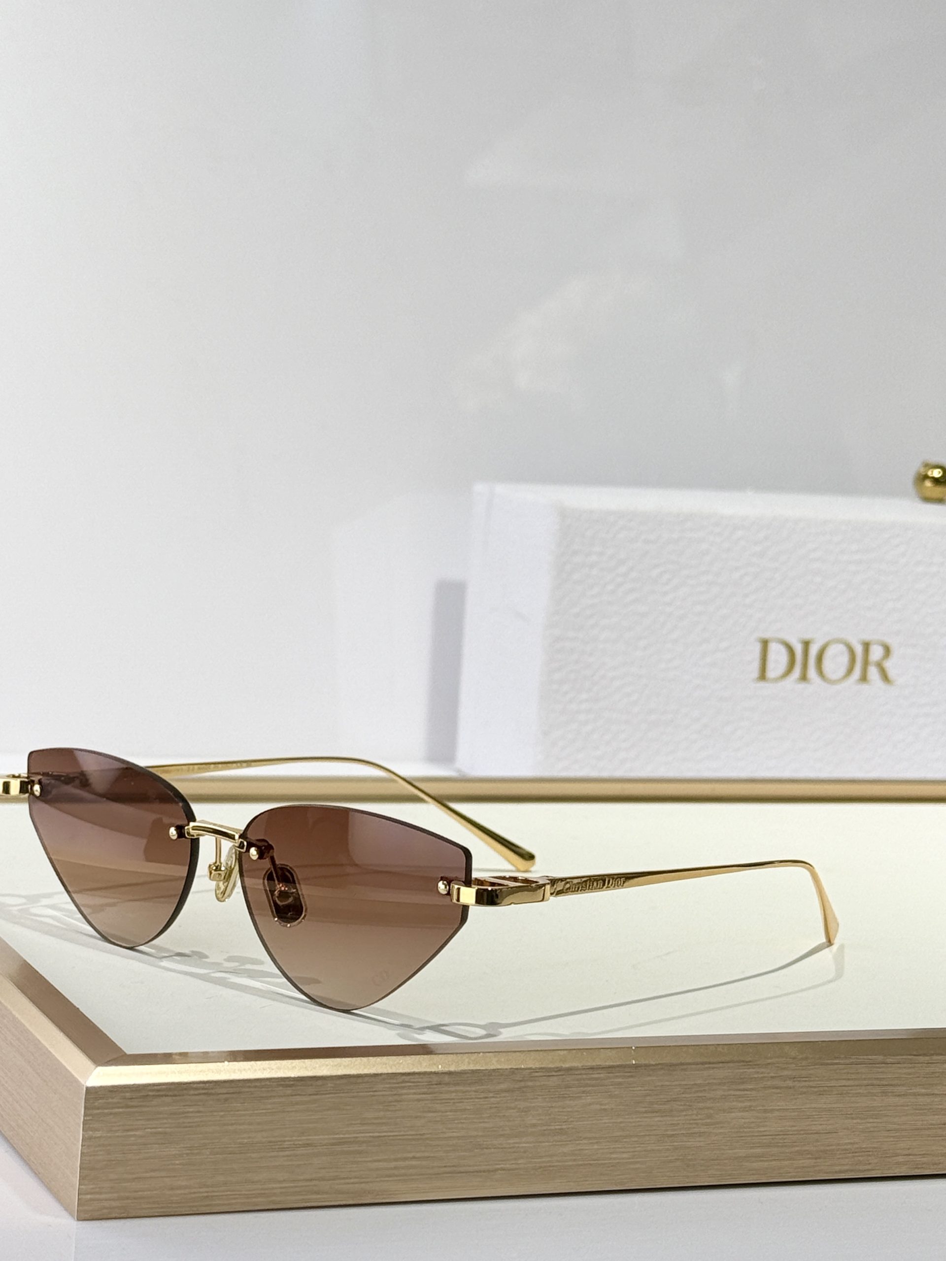 di*r eyewear size: 57 14 135 di*r eyewear size: 57 14 135