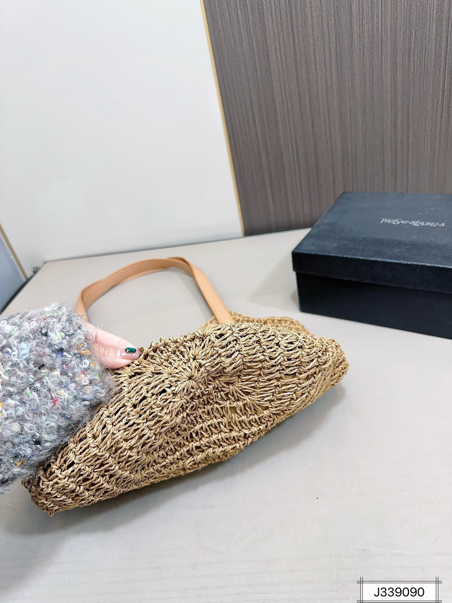 yves saint laurent (ysl)louis vuitton (lv) saint laurent vacation casual raffia woven tote bag 35x32cm yves saint laurent (ysl)louis vuitton (lv) saint laurent vacation casual raffia woven tote bag 35x32cm