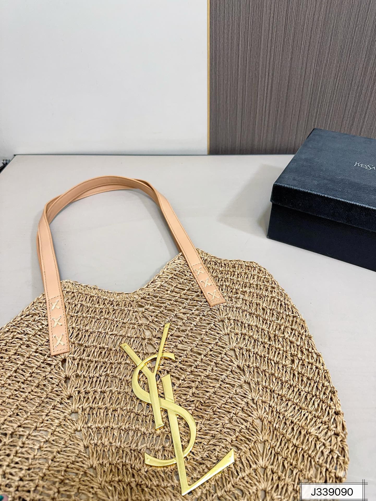yves saint laurent (ysl)louis vuitton (lv) saint laurent vacation casual raffia woven tote bag 35x32cm yves saint laurent (ysl)louis vuitton (lv) saint laurent vacation casual raffia woven tote bag 35x32cm