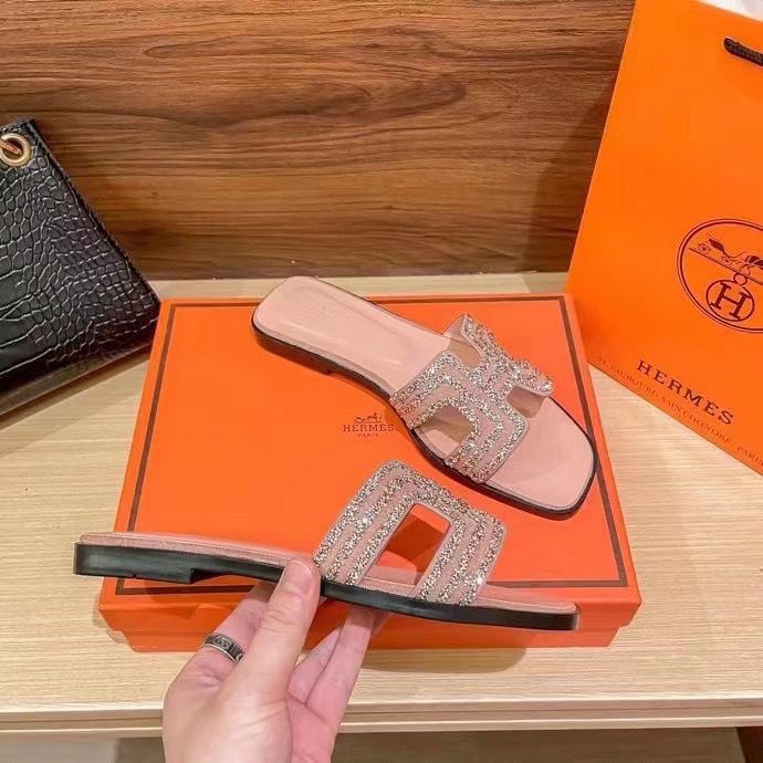 classic diamond h slippers