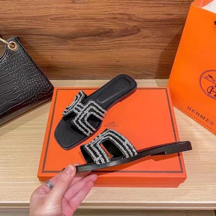 classic diamond h slippers