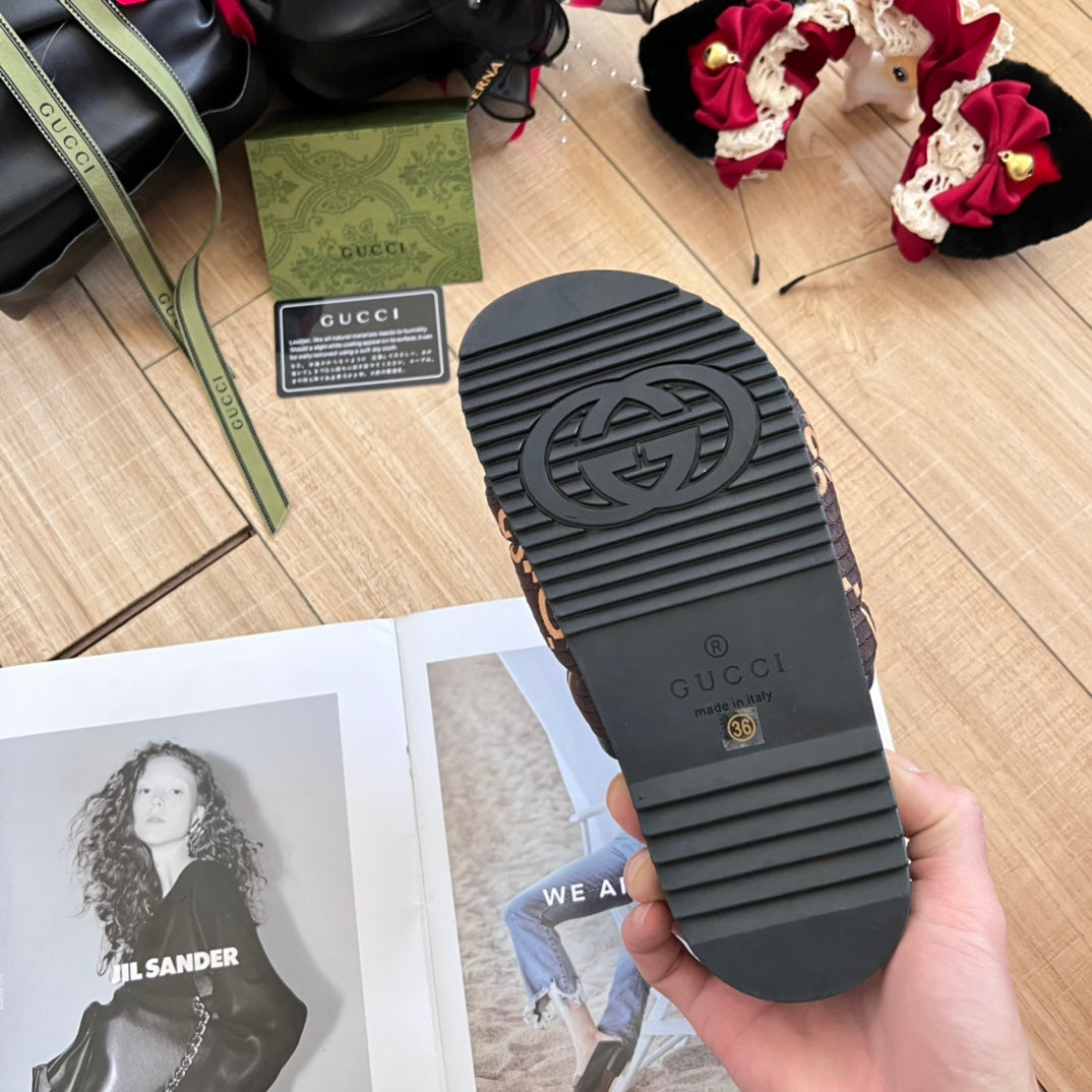 embroidery vintage embossed slippers