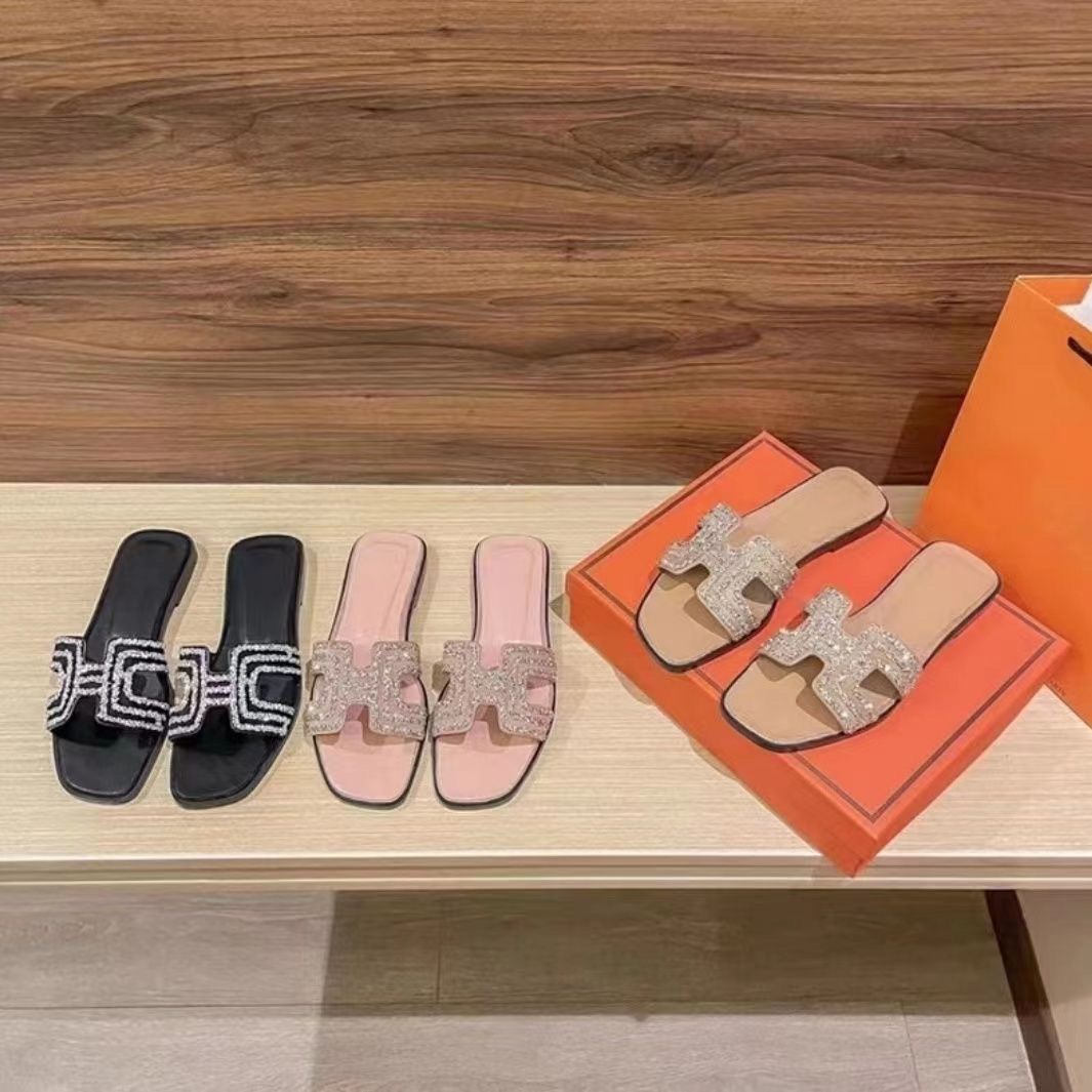 classic diamond h slippers