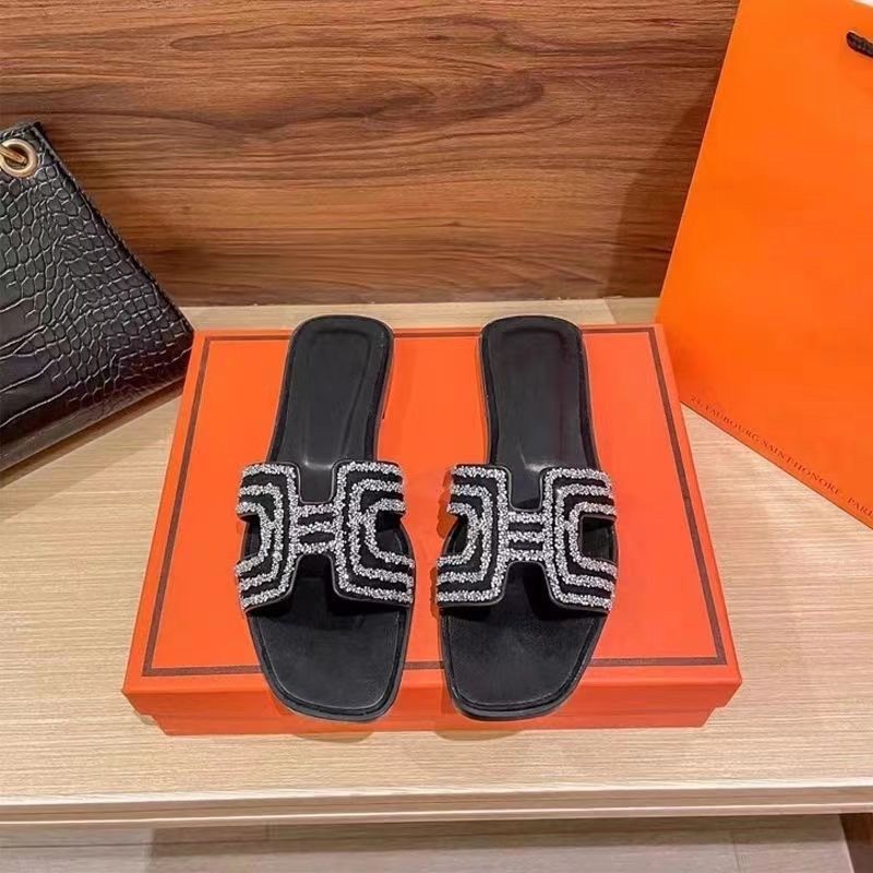 classic diamond h slippers